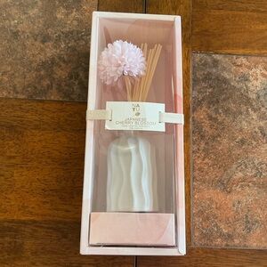 NATU Japanese Cherry Blossom Reed Diffuser -Cream and Pink